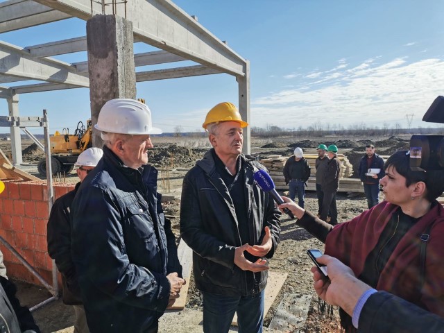 County Prefect Božo Galić visited the construction site of the infrastructure project „Wood-technology Centre Slavonian Oak“