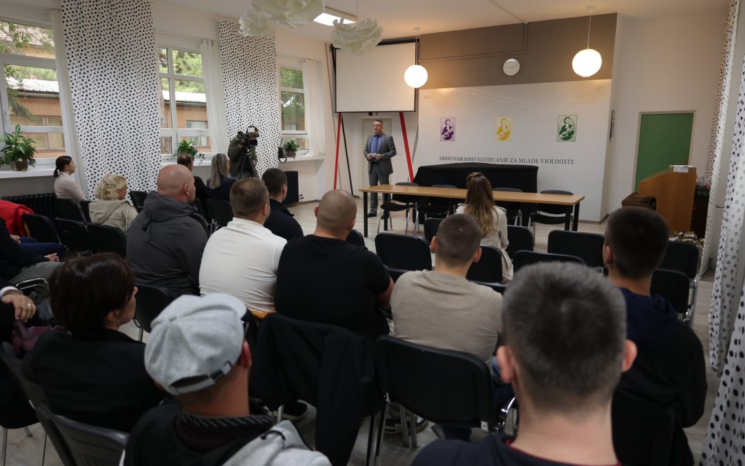 Šesta generacija upisala studij drvne tehnologije u Vinkovcima – Ediju Borovčiću Kuriru nagrada za najboljeg studenta ljetnog upisnog roka